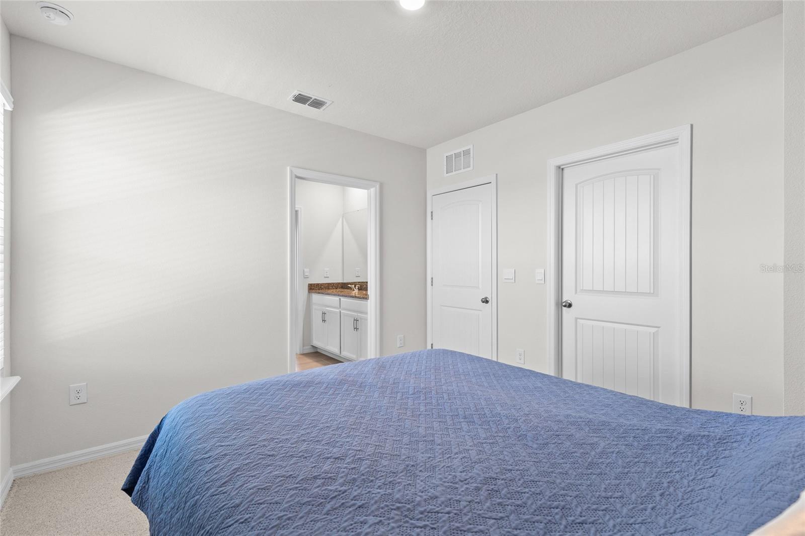 VICTORIA OAKS PH D - Residential