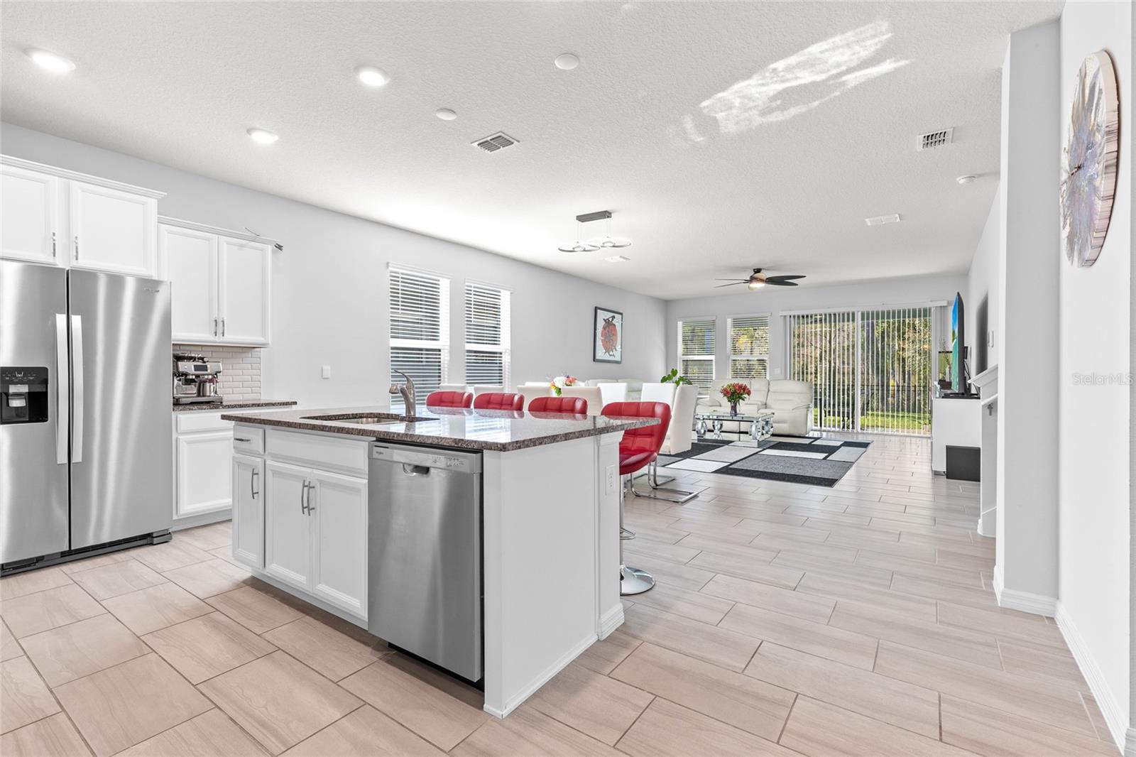 VICTORIA OAKS PH D - Residential