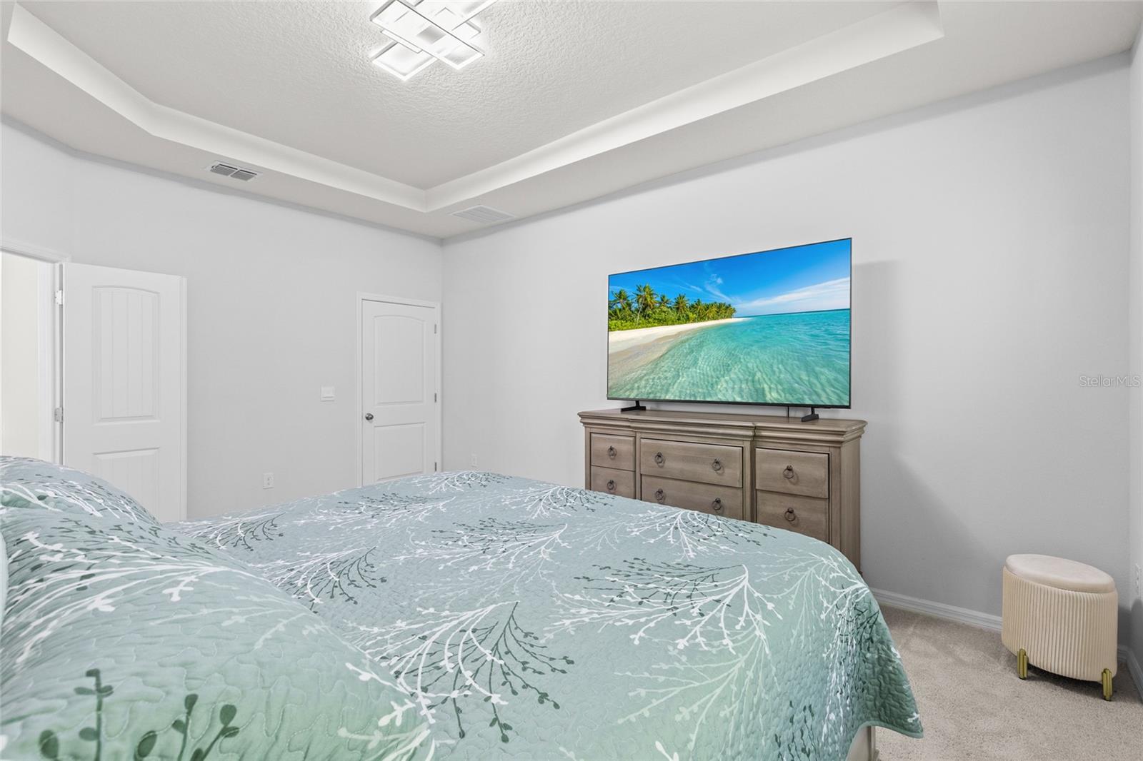 VICTORIA OAKS PH D - Residential