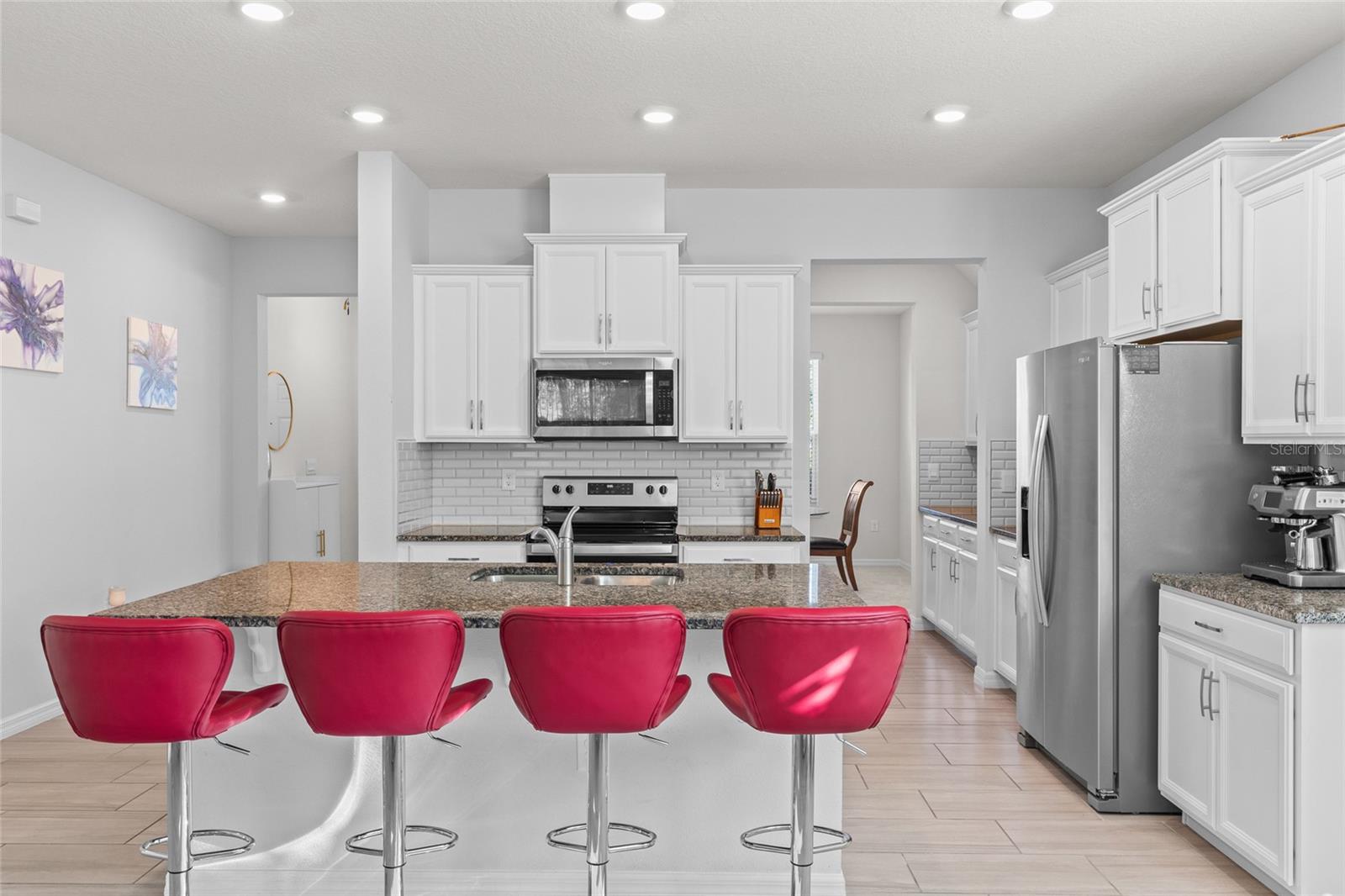 VICTORIA OAKS PH D - Residential