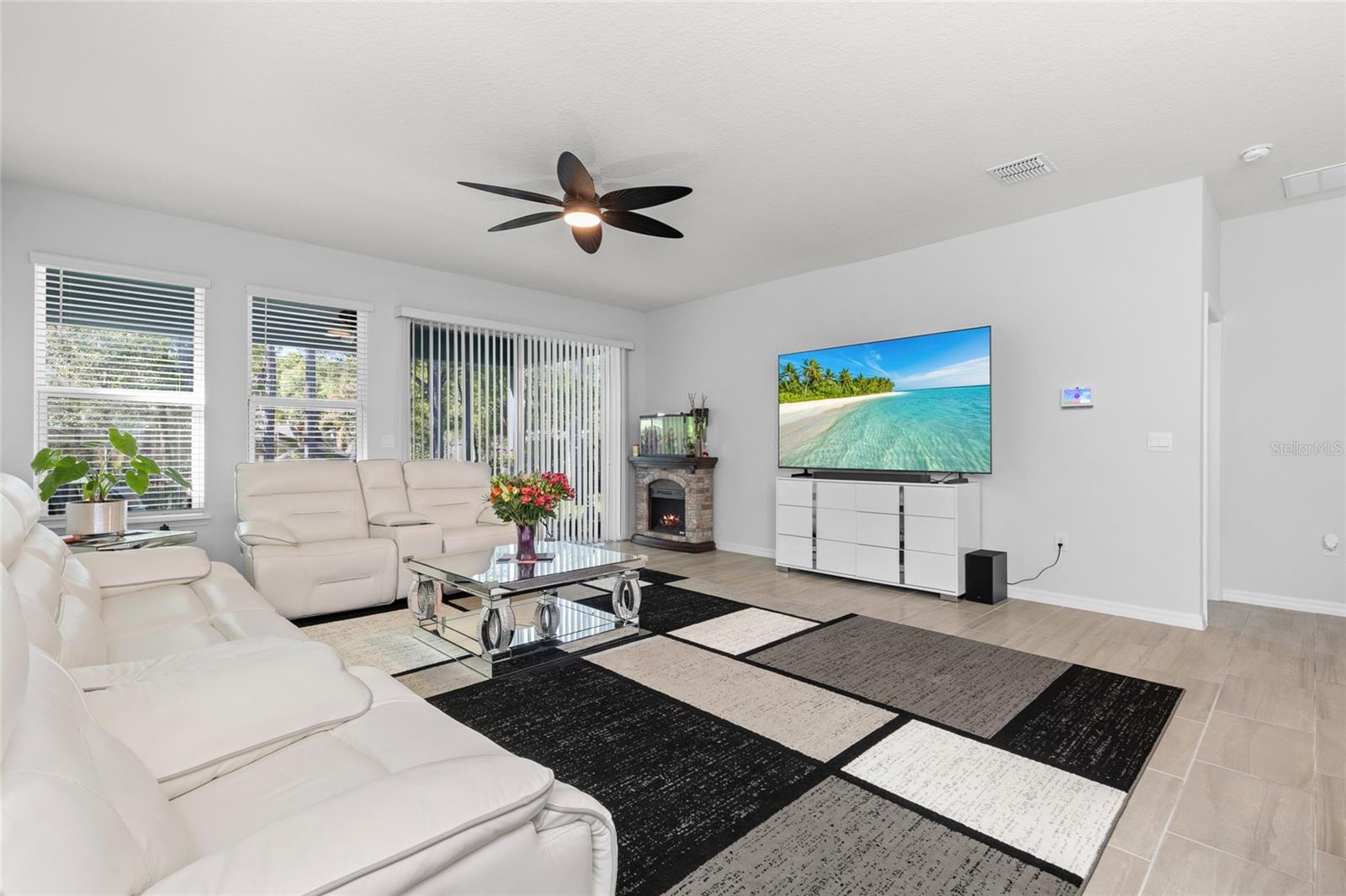 VICTORIA OAKS PH D - Residential