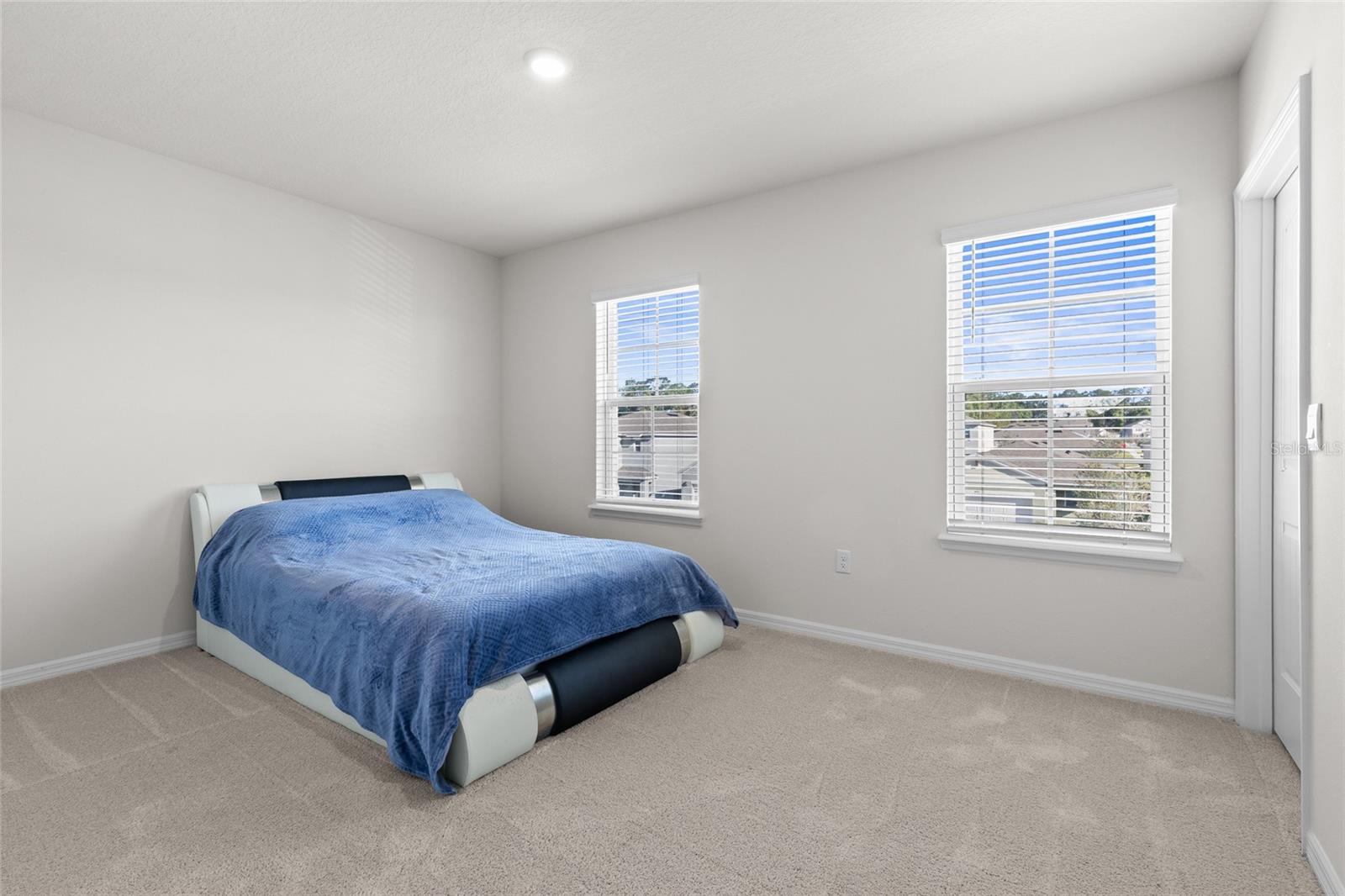 VICTORIA OAKS PH D - Residential