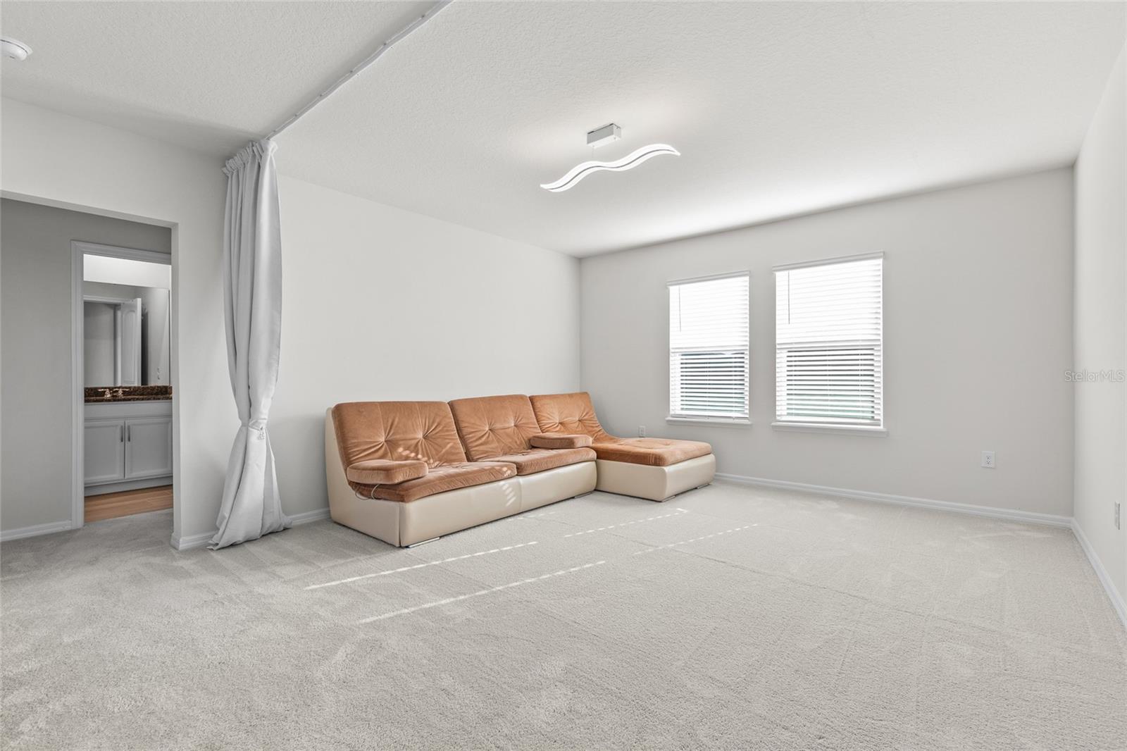 VICTORIA OAKS PH D - Residential