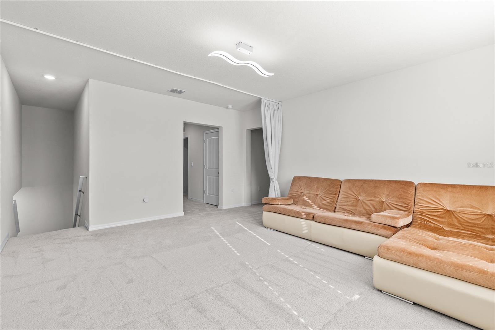 VICTORIA OAKS PH D - Residential