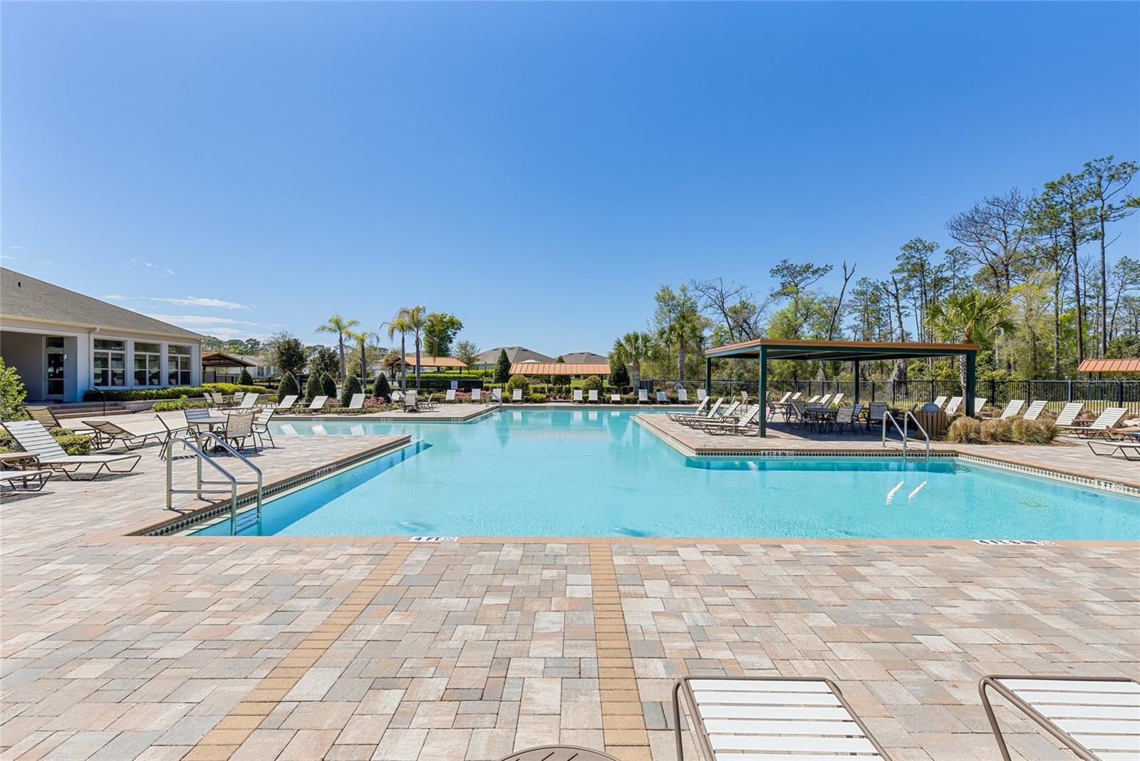 VICTORIA OAKS PH D - Residential