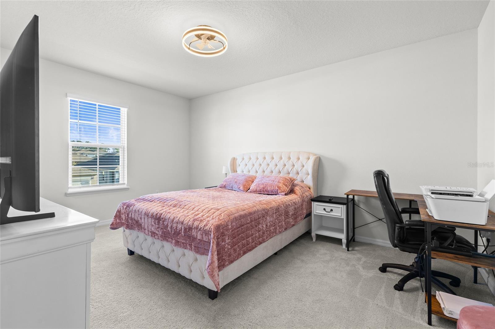 VICTORIA OAKS PH D - Residential