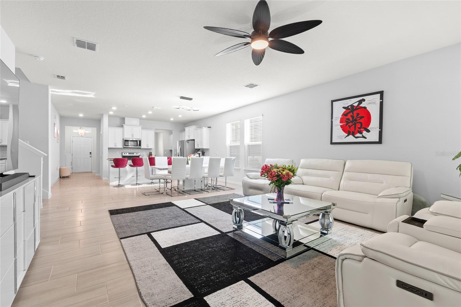 VICTORIA OAKS PH D - Residential