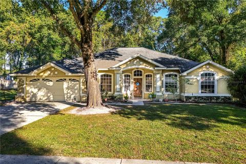 Photo of 1118 Crown Isle Circle, Apopka, FL 32712 (MLS # G5104760)