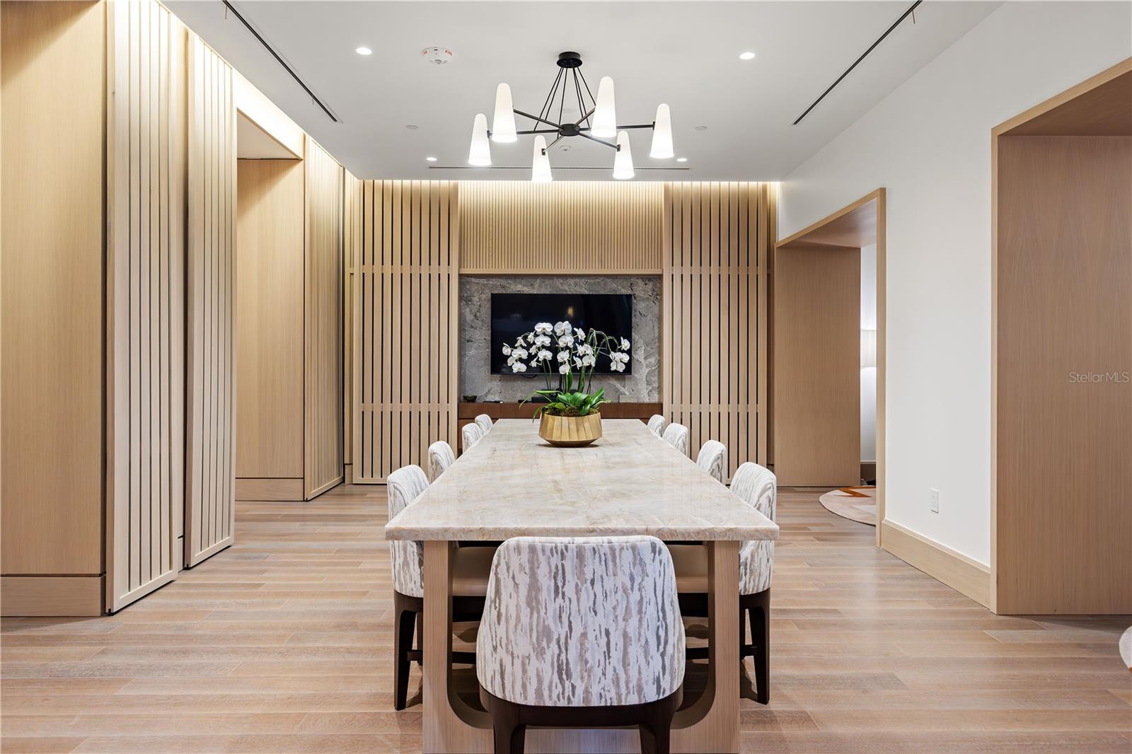 GOLDEN OAK FLORIAN PARK CONDOMINIUM - Residential