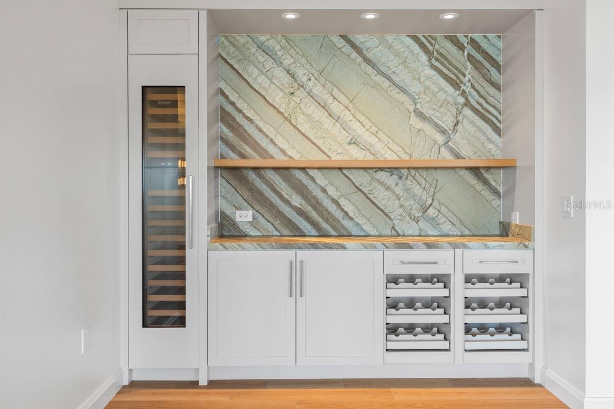 GOLDEN OAK FLORIAN PARK CONDOMINIUM - Residential