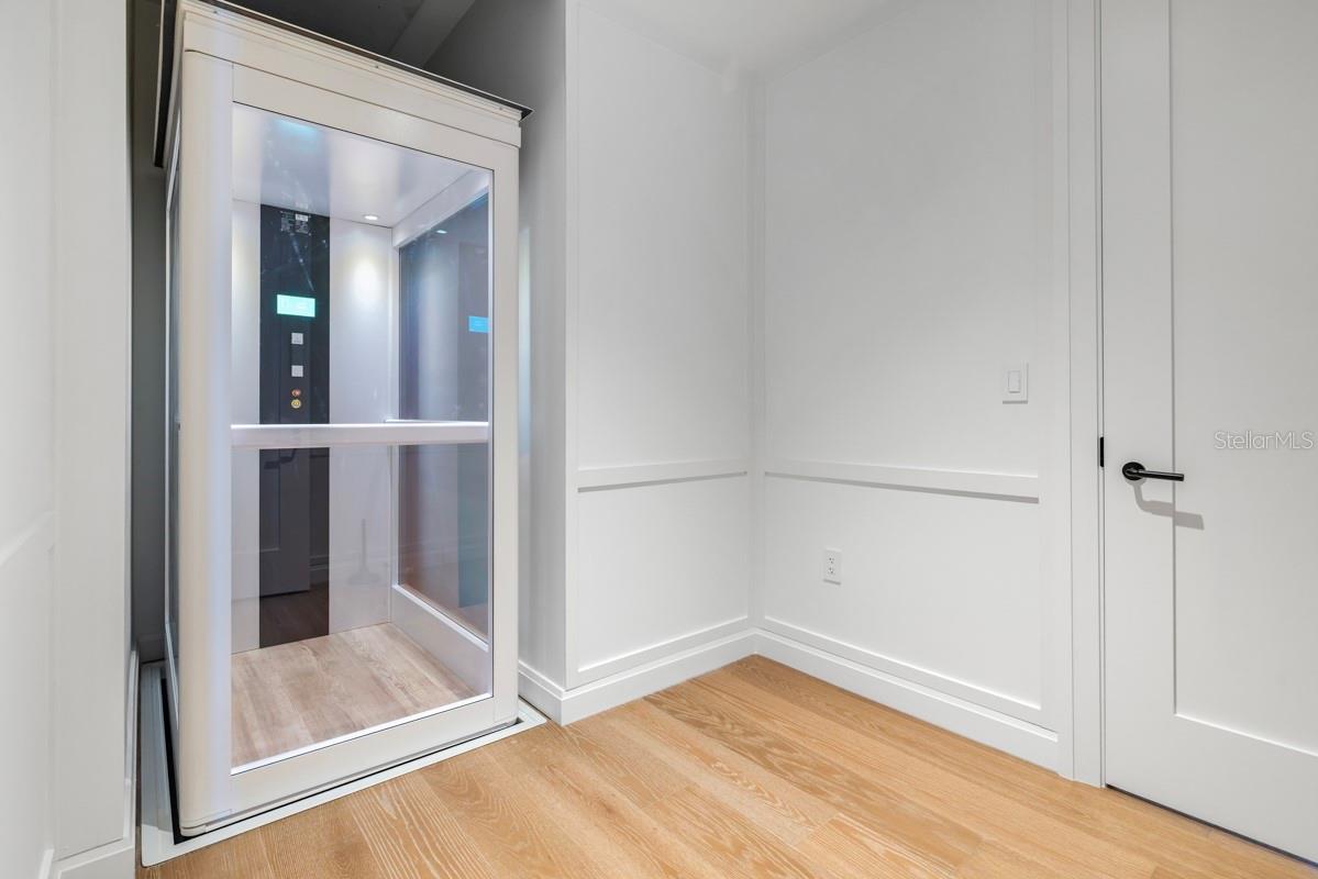 GOLDEN OAK FLORIAN PARK CONDOMINIUM - Residential