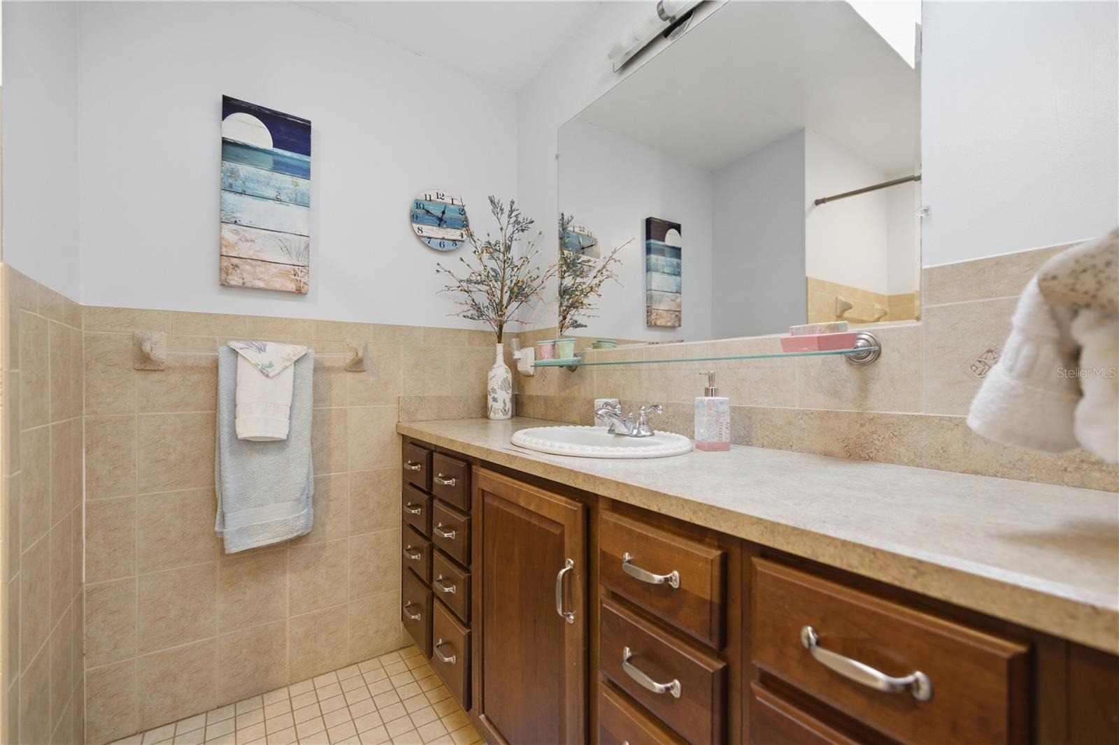 RAINBOW S END ESTATE - Residential