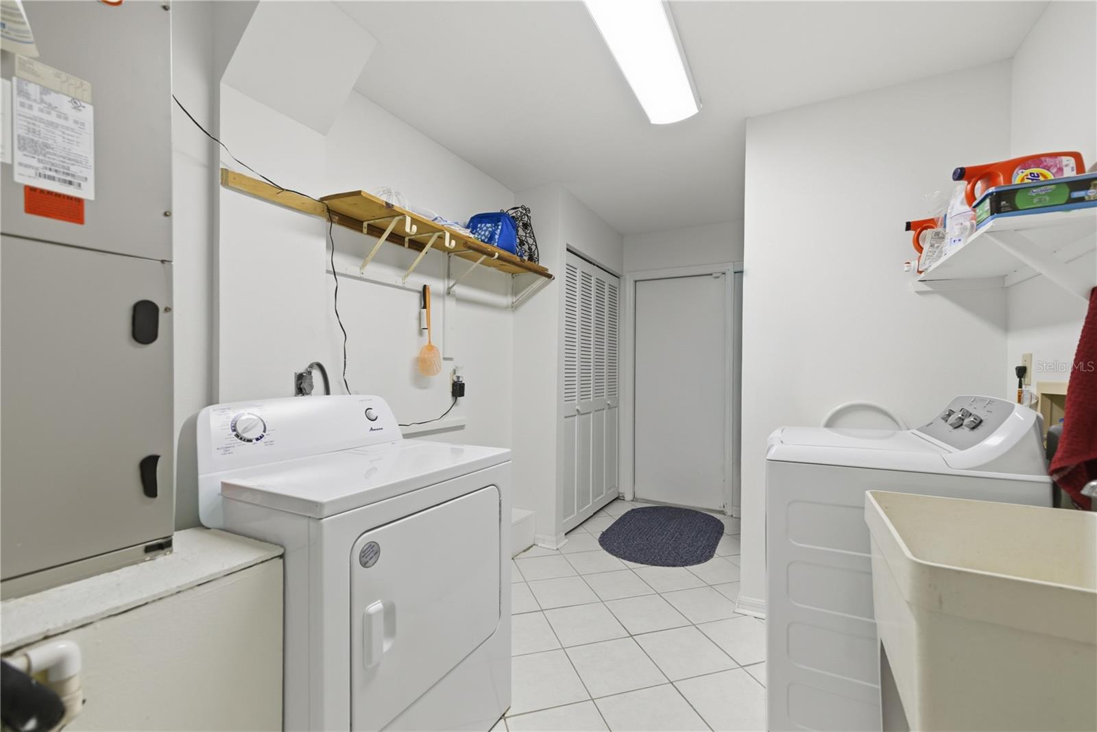 RAINBOW S END ESTATE - Residential