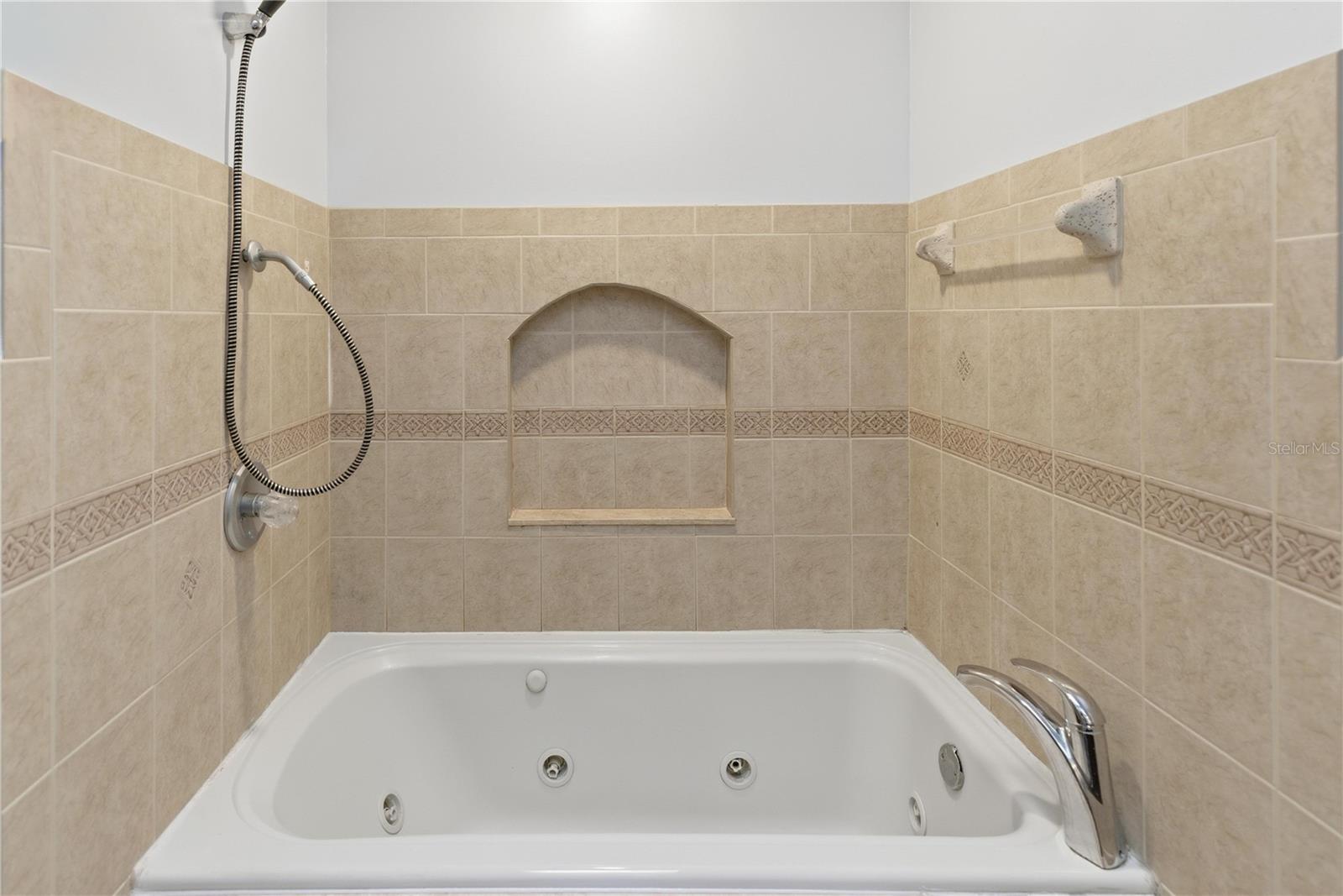 RAINBOW S END ESTATE - Residential