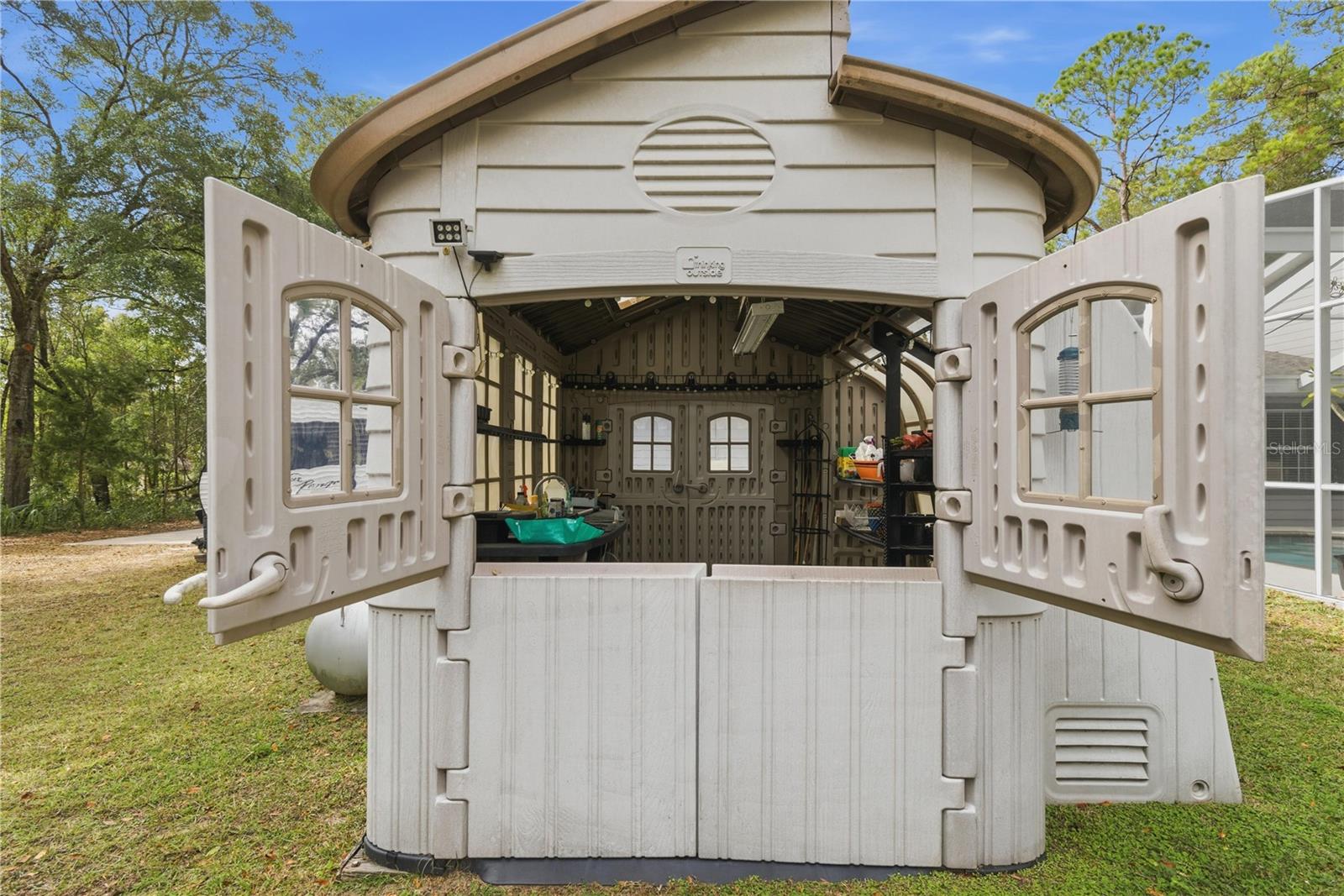 RAINBOW S END ESTATE - Residential