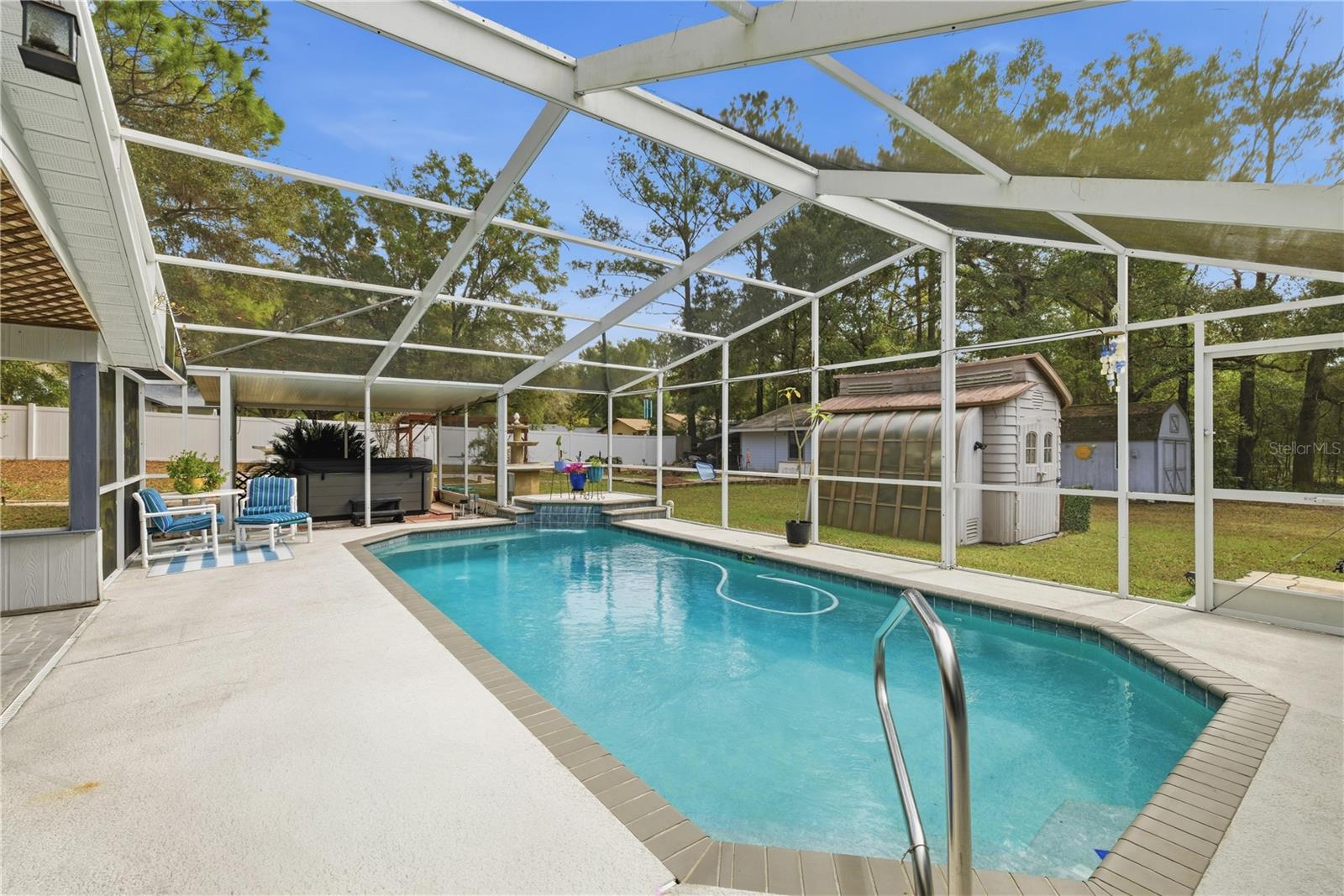 RAINBOW S END ESTATE - Residential