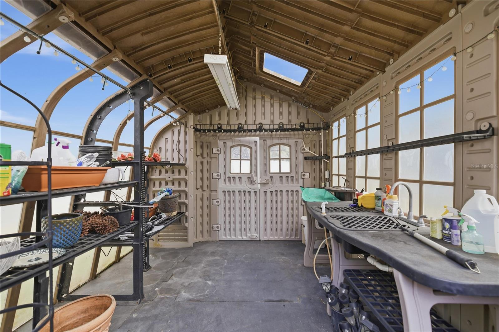 RAINBOW S END ESTATE - Residential