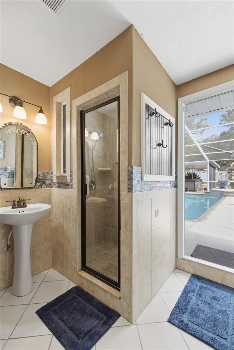 RAINBOW S END ESTATE - Residential