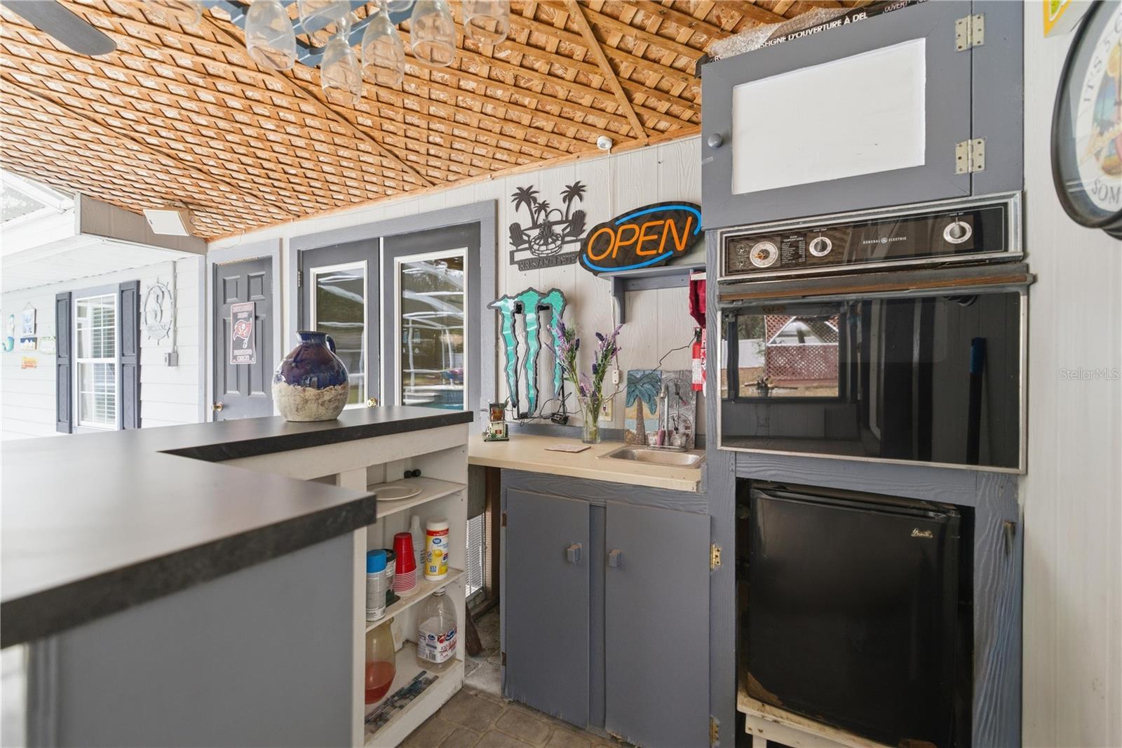 RAINBOW S END ESTATE - Residential