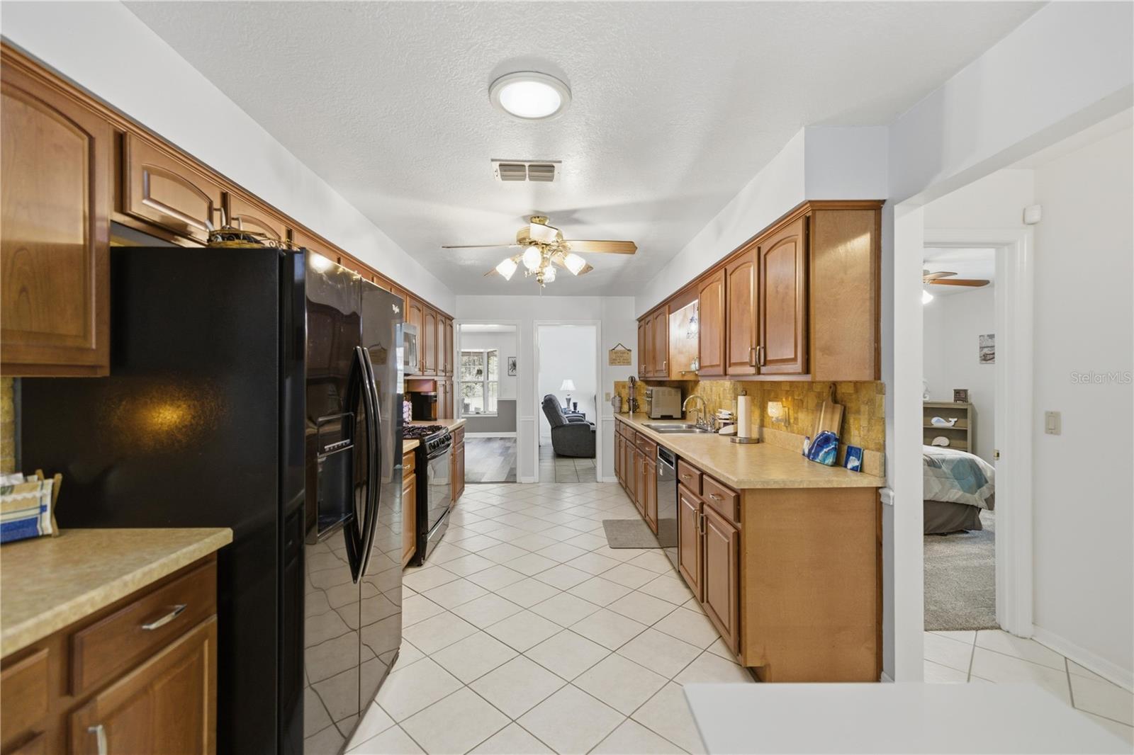 RAINBOW S END ESTATE - Residential