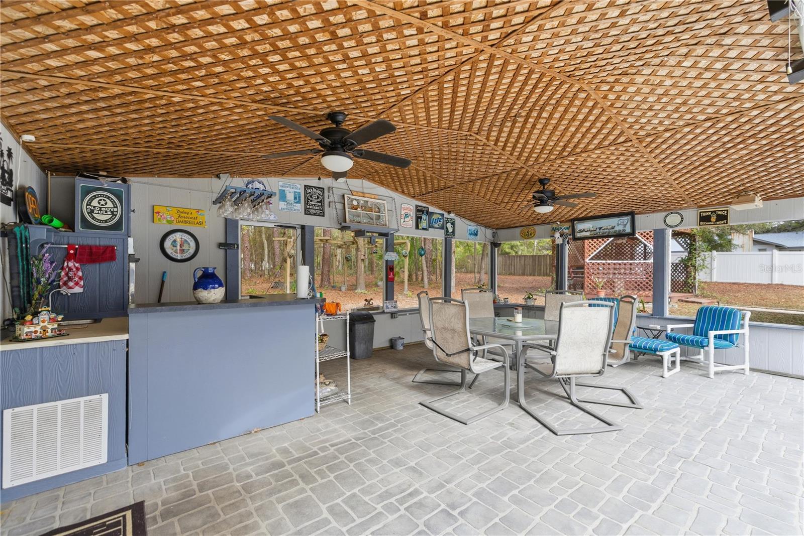 RAINBOW S END ESTATE - Residential