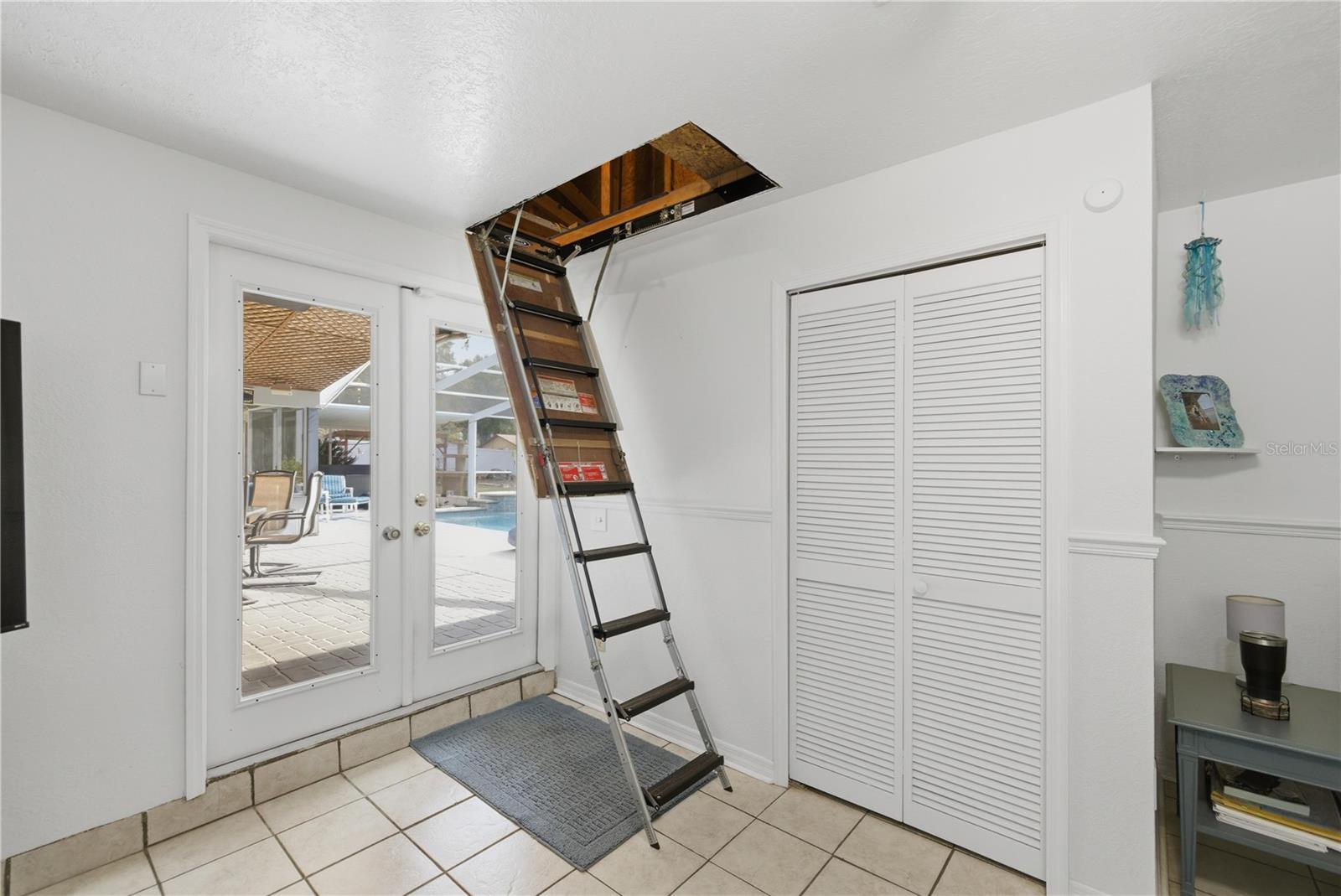 RAINBOW S END ESTATE - Residential