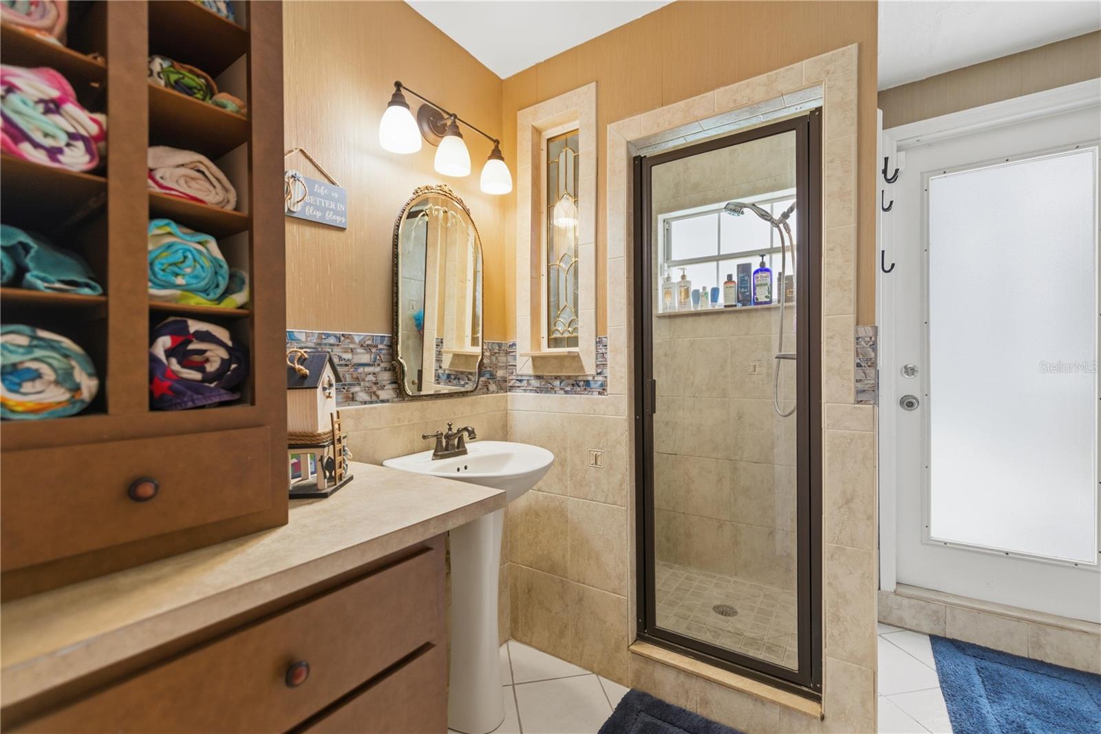 RAINBOW S END ESTATE - Residential