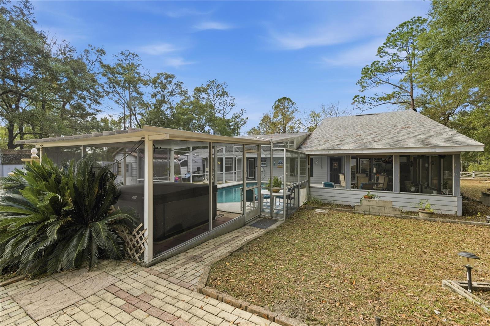 RAINBOW S END ESTATE - Residential