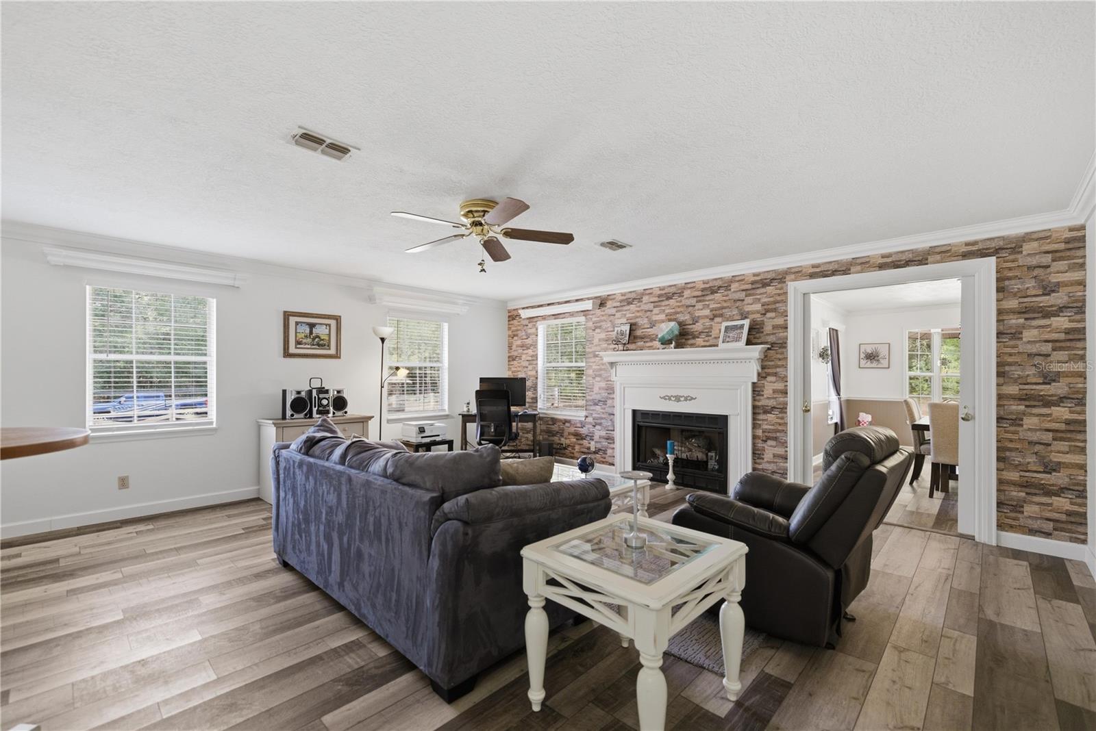 RAINBOW S END ESTATE - Residential