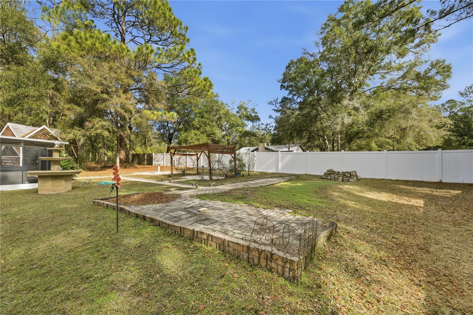 RAINBOW S END ESTATE - Residential