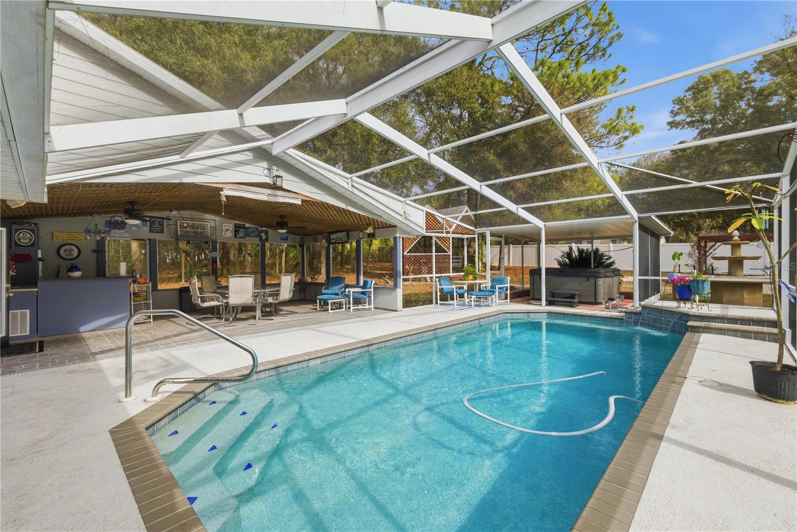 RAINBOW S END ESTATE - Residential