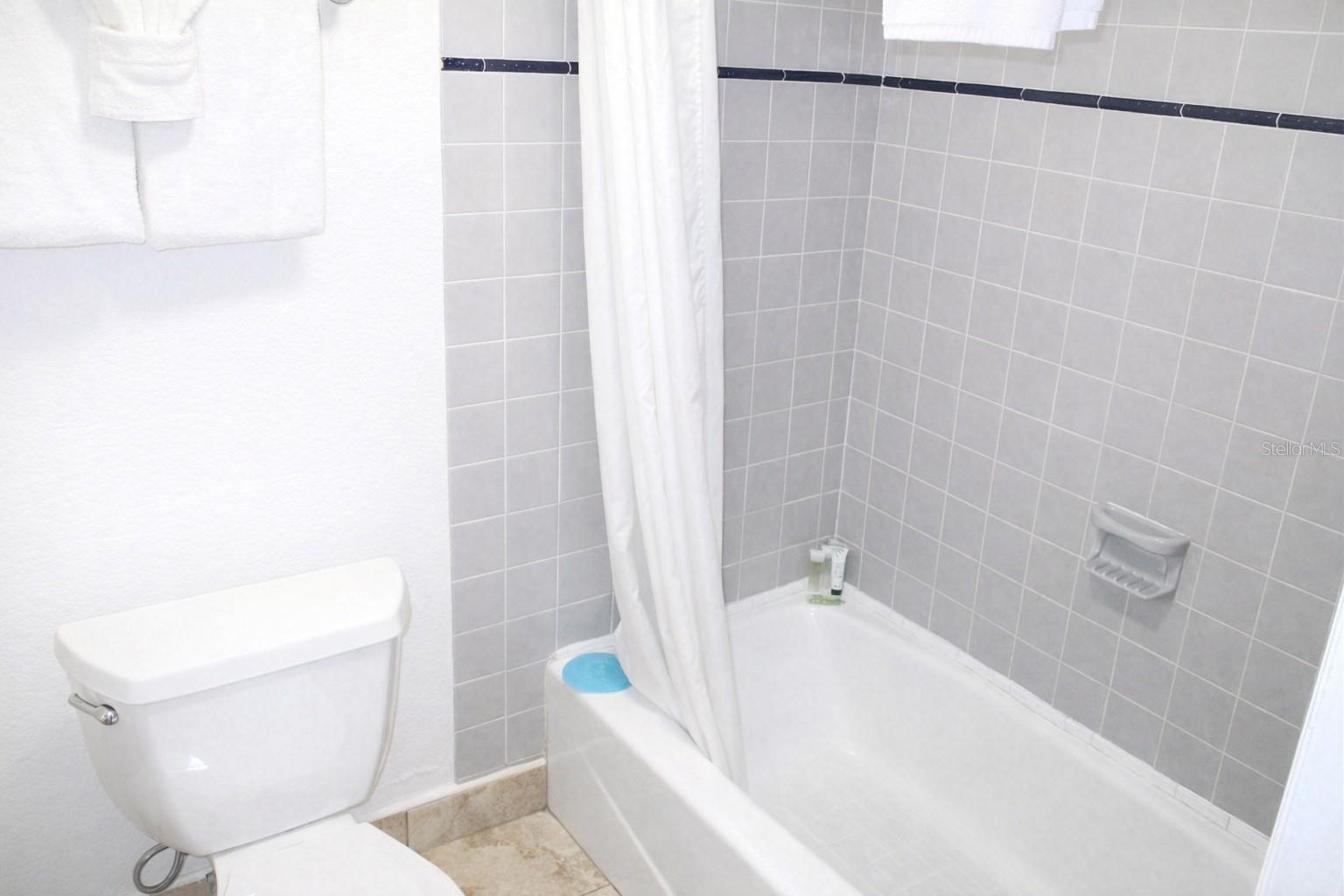 ISLAND INN CONDO - Residential