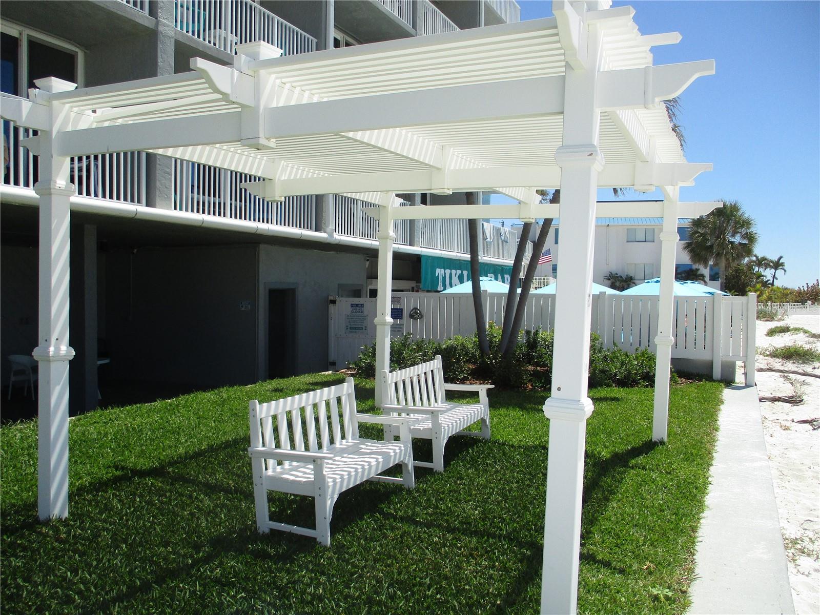 ISLAND INN CONDO - Residential
