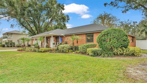 A home in WINTER HAVEN