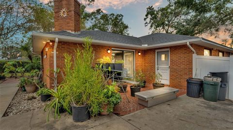 A home in WINTER HAVEN