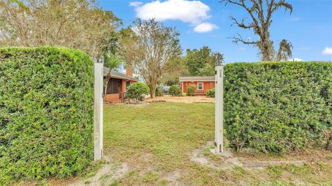 A home in WINTER HAVEN