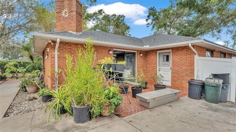 A home in WINTER HAVEN