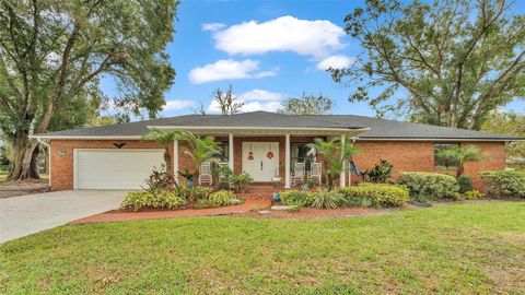 A home in WINTER HAVEN