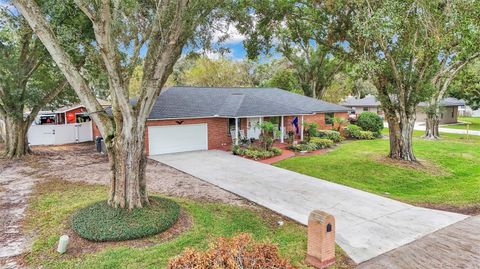 A home in WINTER HAVEN