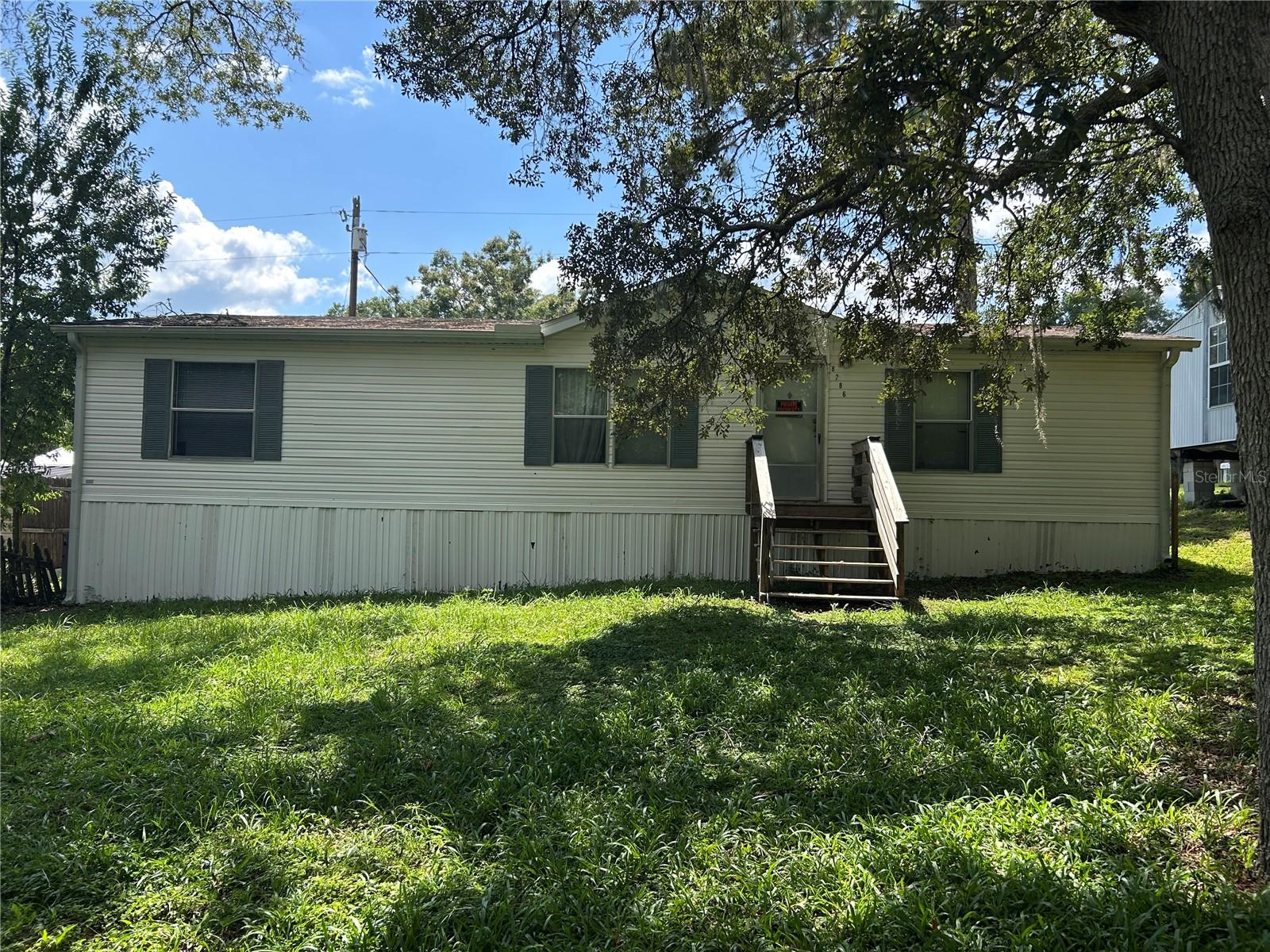 Welcome home to this manufactured home in the heart of Floral City. This 3 bedroom, 2 bath is ready for new owners to make it their home.
