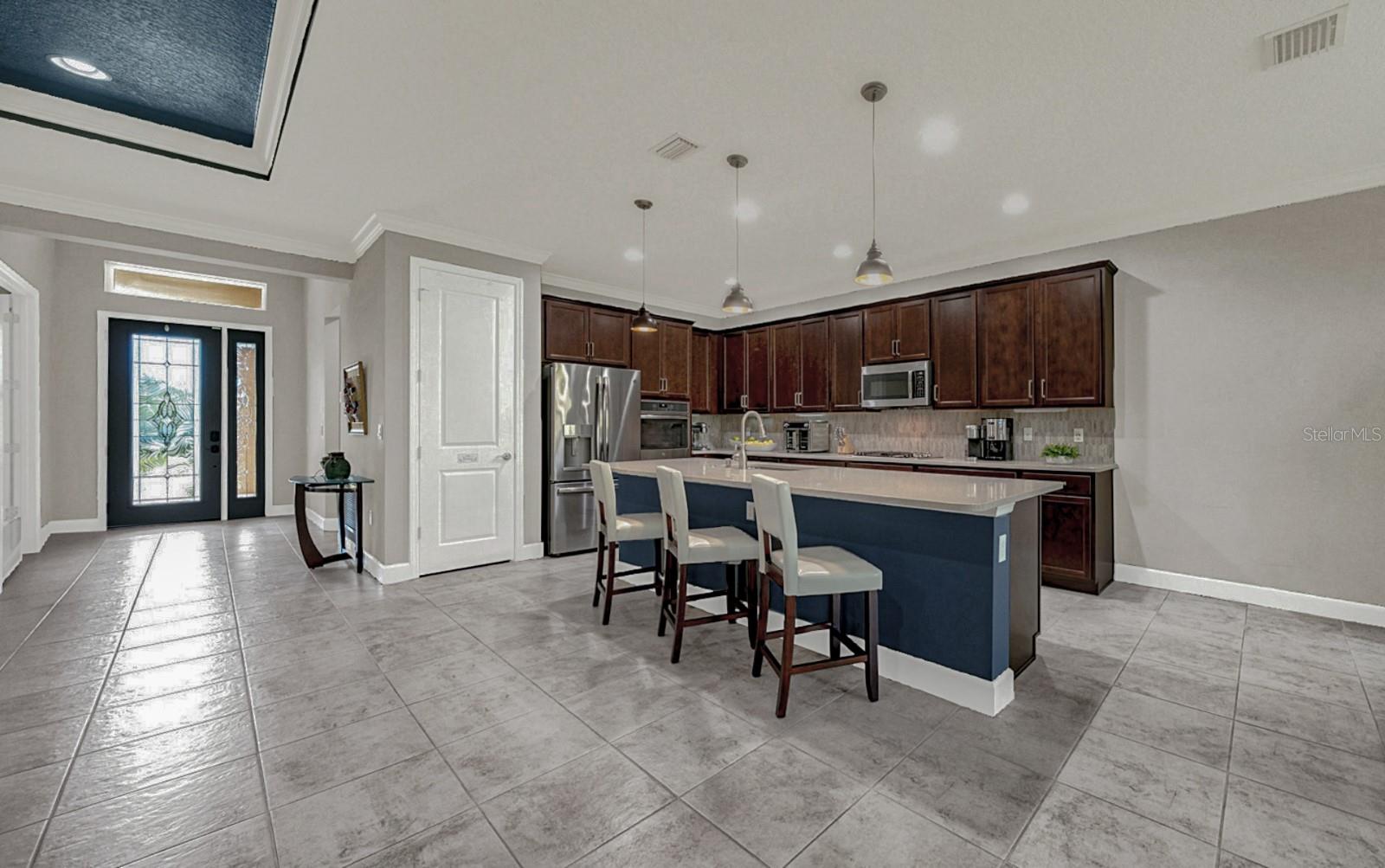 1219 VICTORIA HILLS DRIVE N