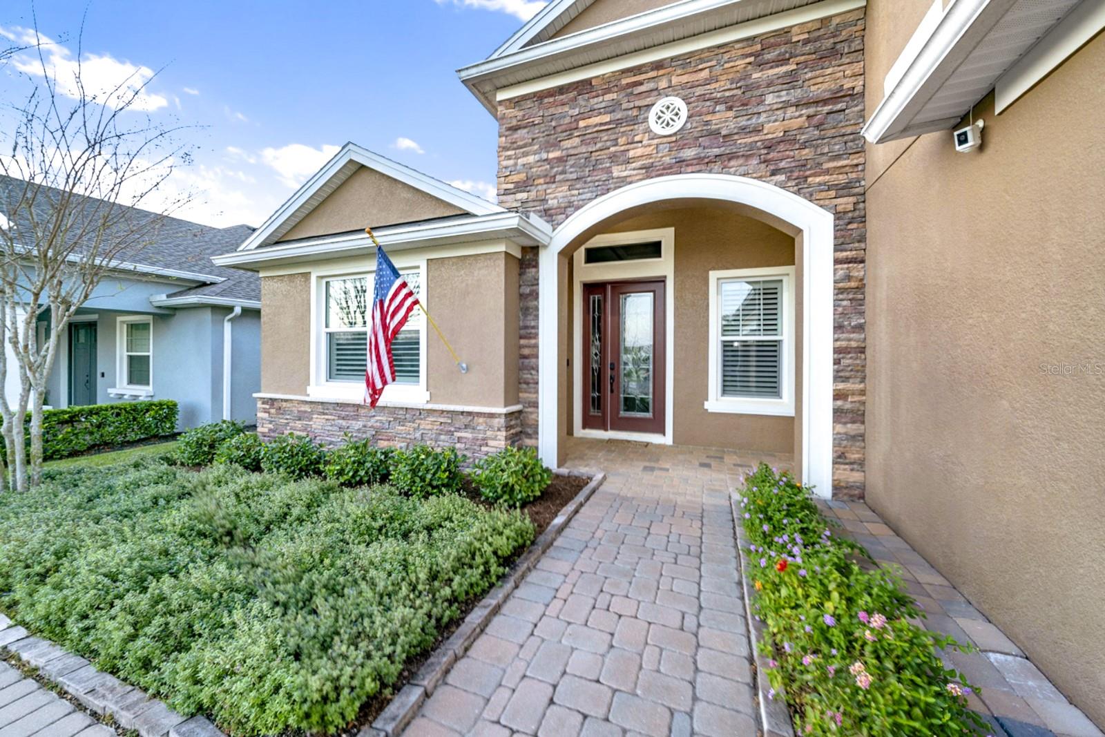 1219 VICTORIA HILLS DRIVE N