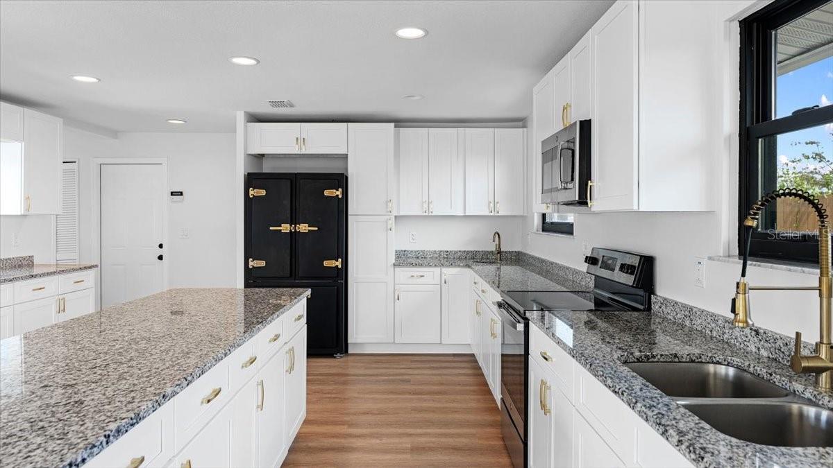 YACHT HAVEN - Residential