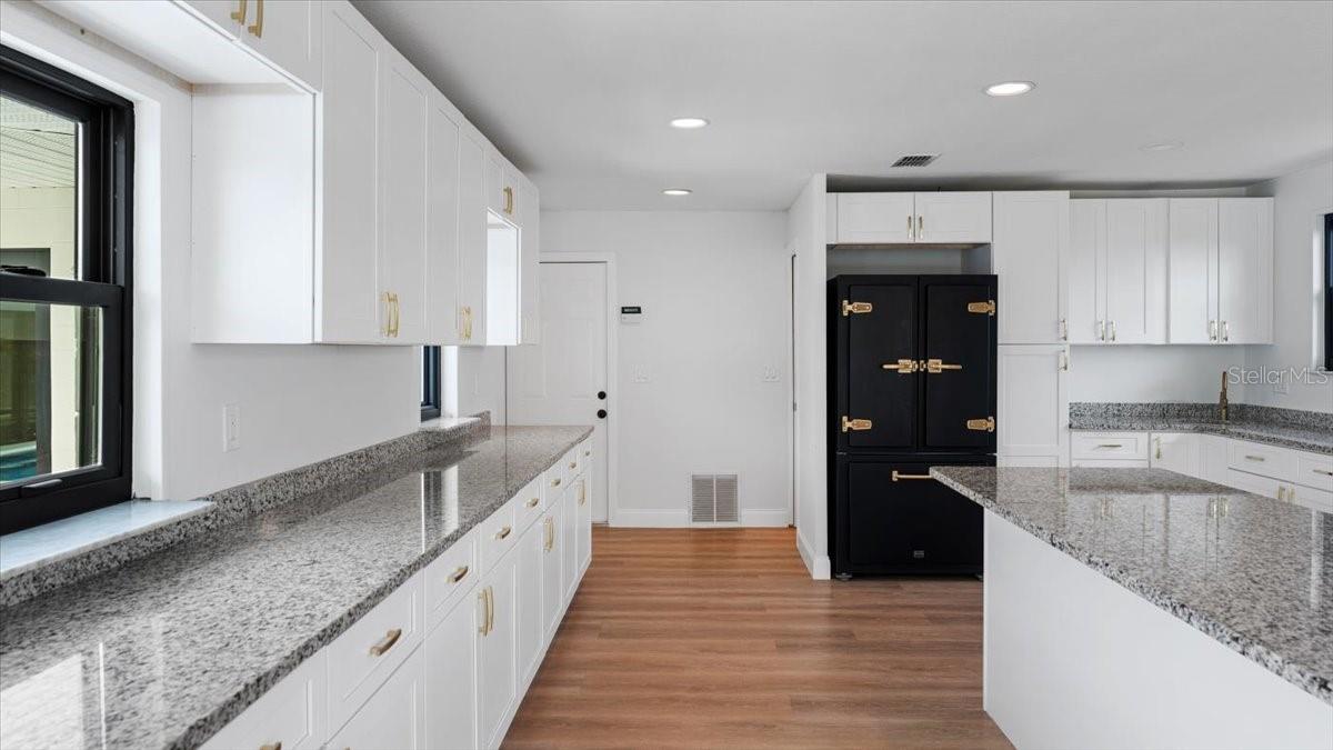 YACHT HAVEN - Residential