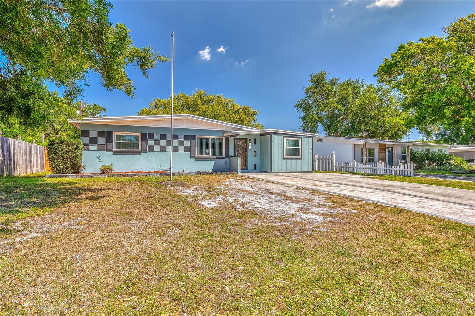 3045 STRATFORD DRIVE