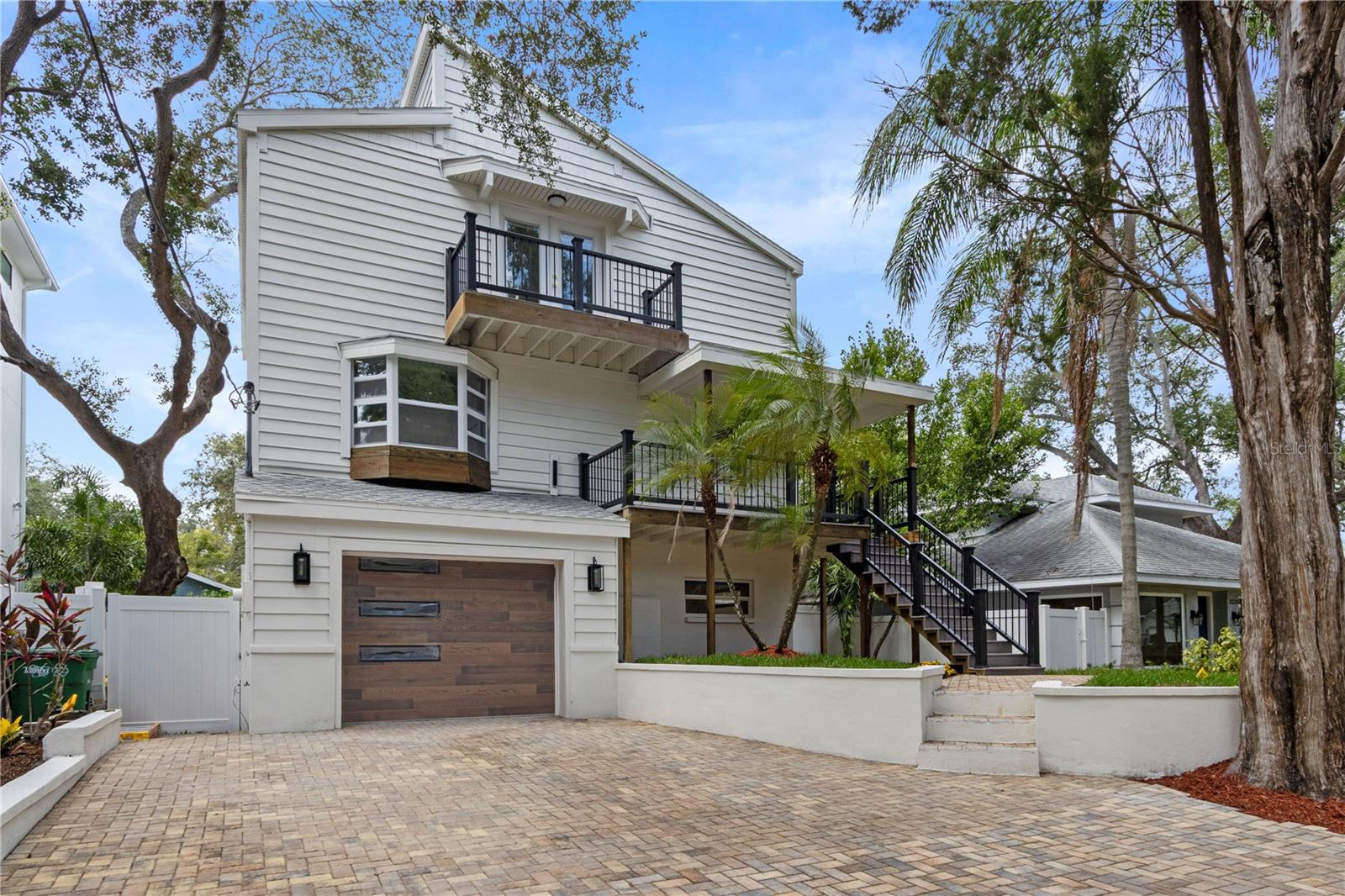3232 W OAKELLAR AVENUE