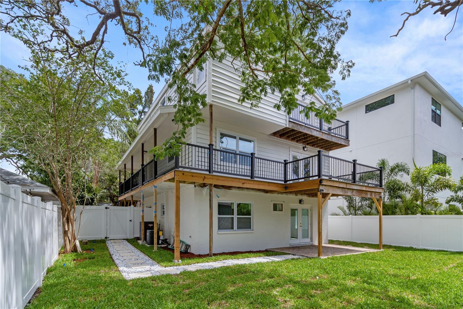 3232 W OAKELLAR AVENUE