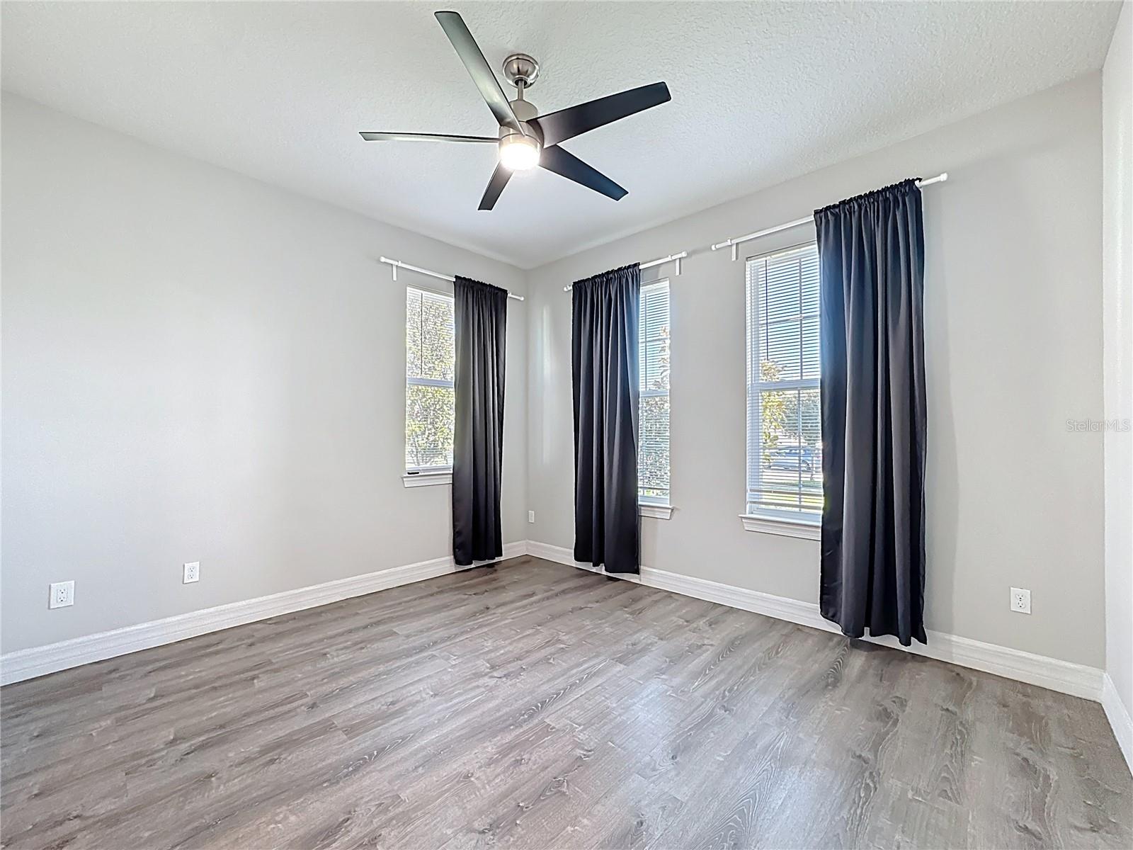 LIVE OAK LAKE PH 1 - Residential Lease