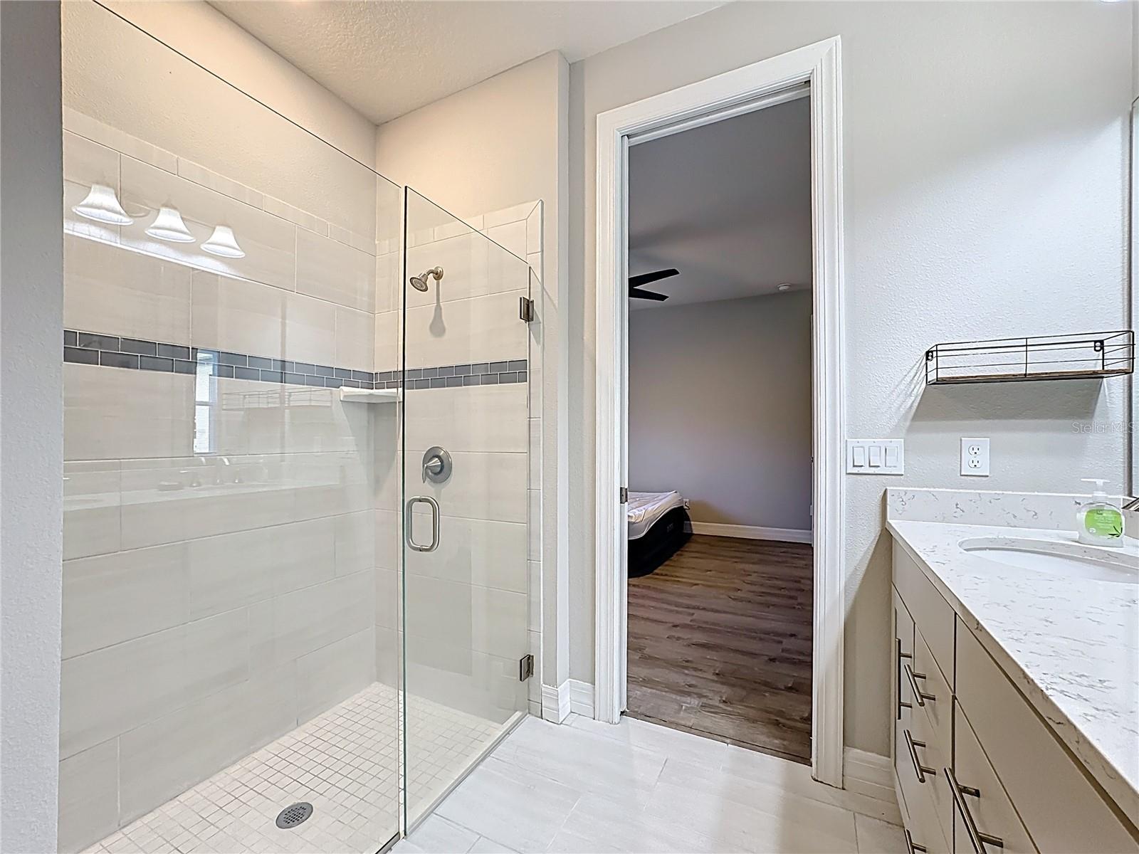 LIVE OAK LAKE PH 1 - Residential Lease