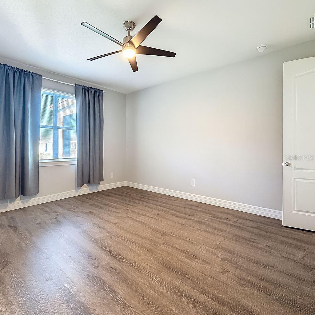 LIVE OAK LAKE PH 1 - Residential Lease